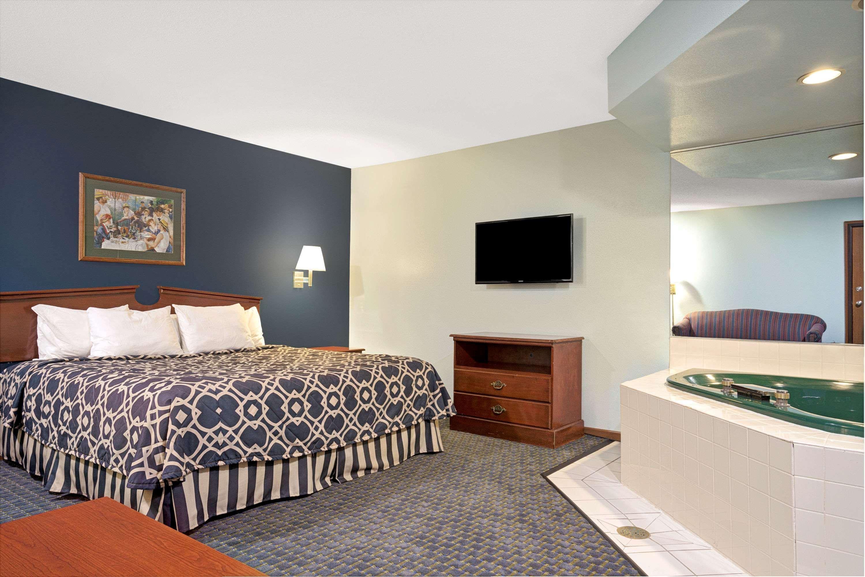 Hotel Super 8 By Wyndham Hudson Exterior foto