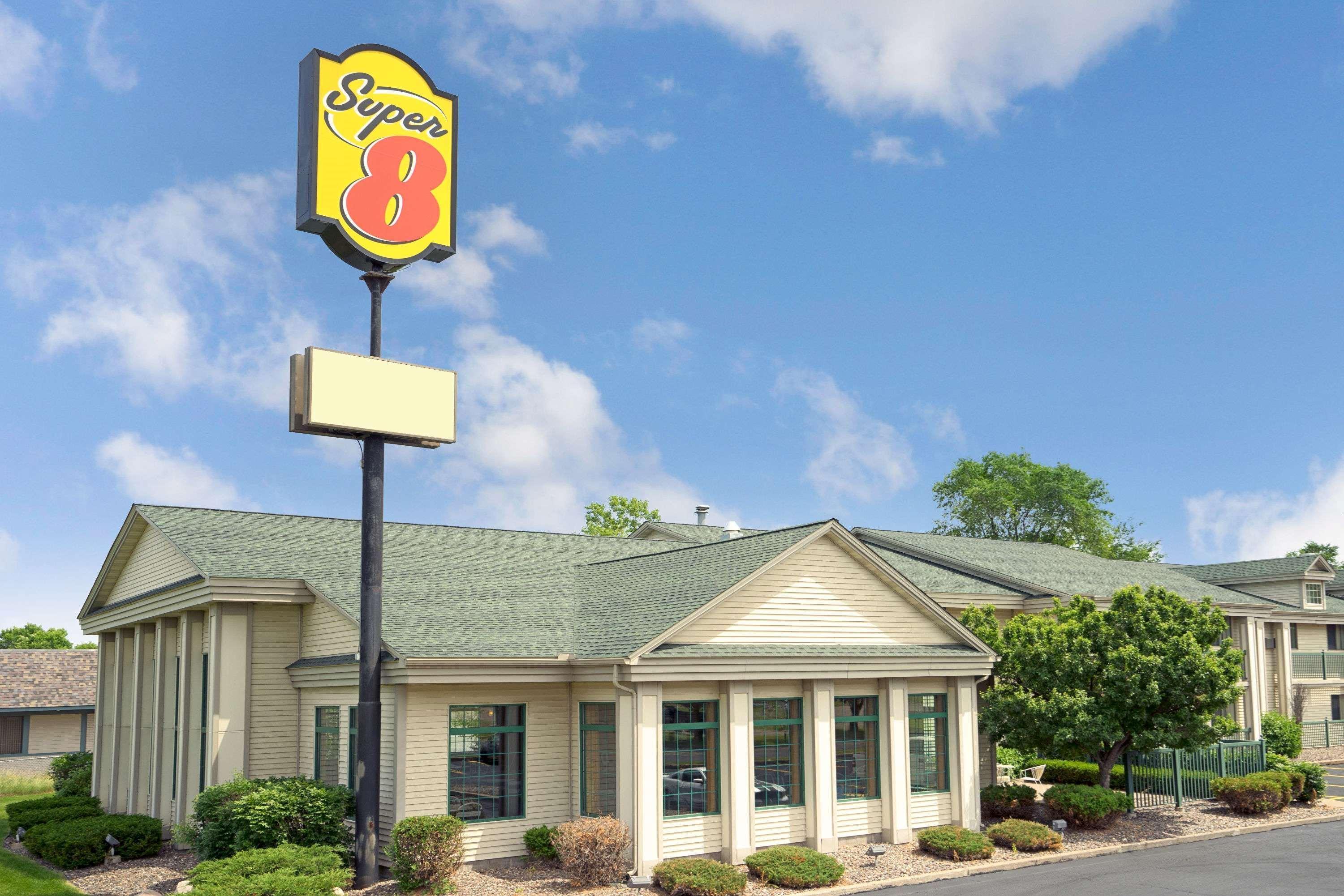 Hotel Super 8 By Wyndham Hudson Exterior foto