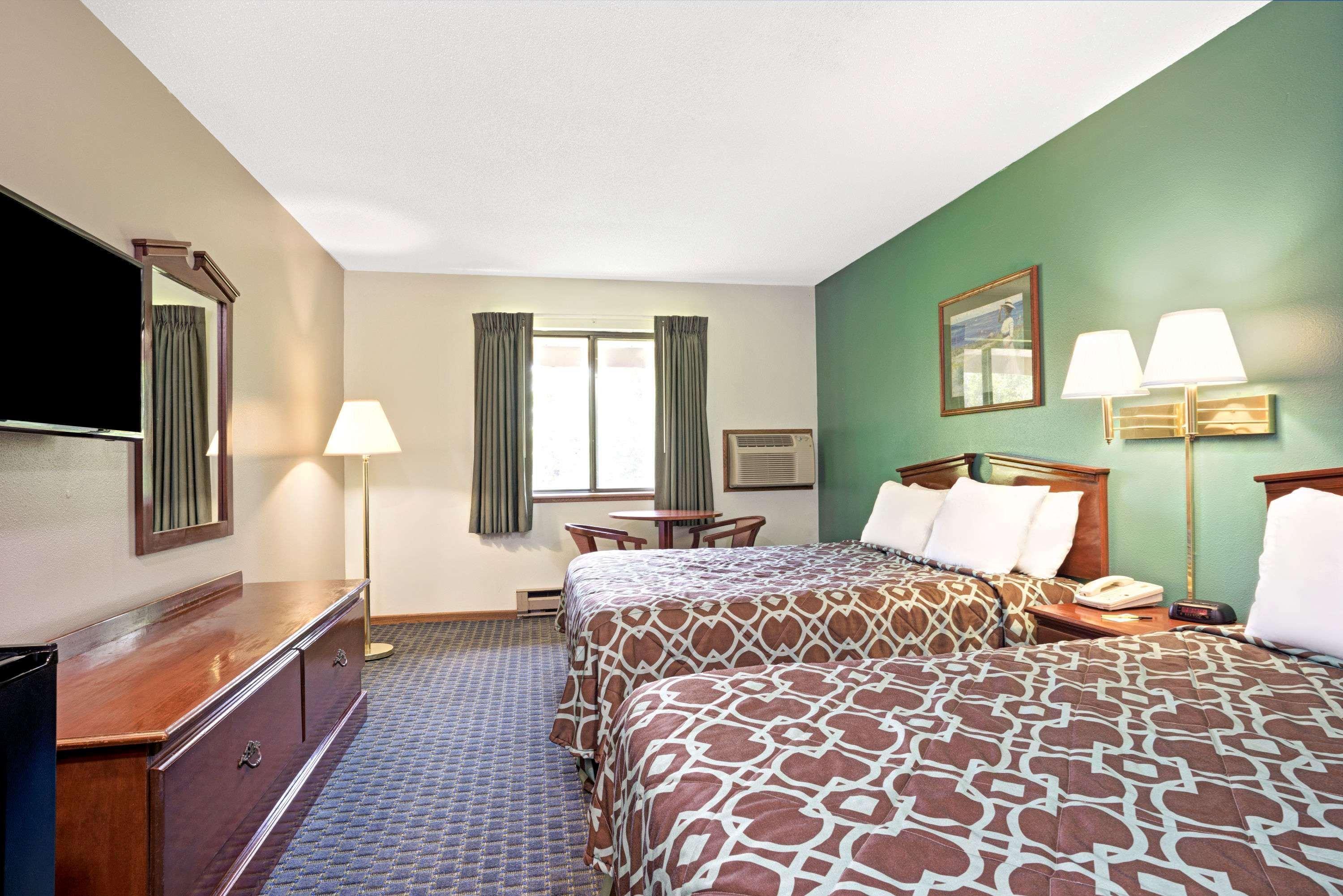 Hotel Super 8 By Wyndham Hudson Exterior foto